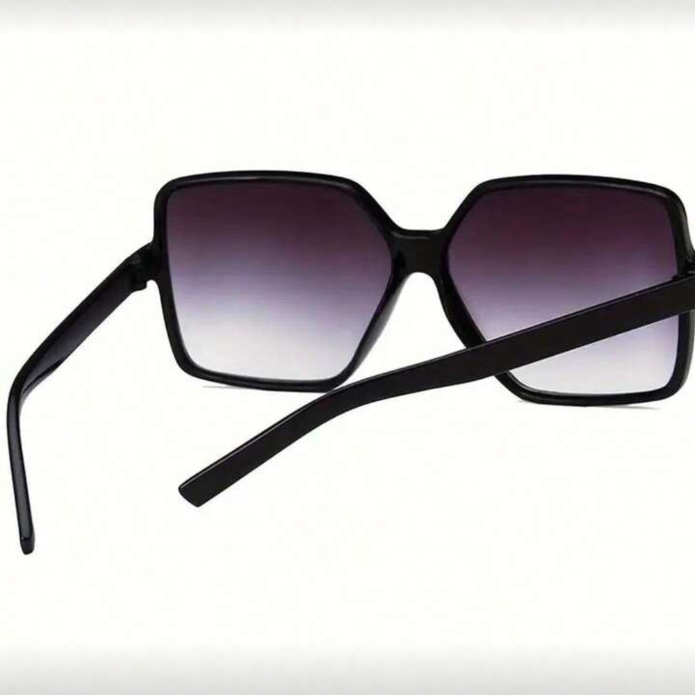 Chic Oversized Black Sunglasses - Picture 5 of 5